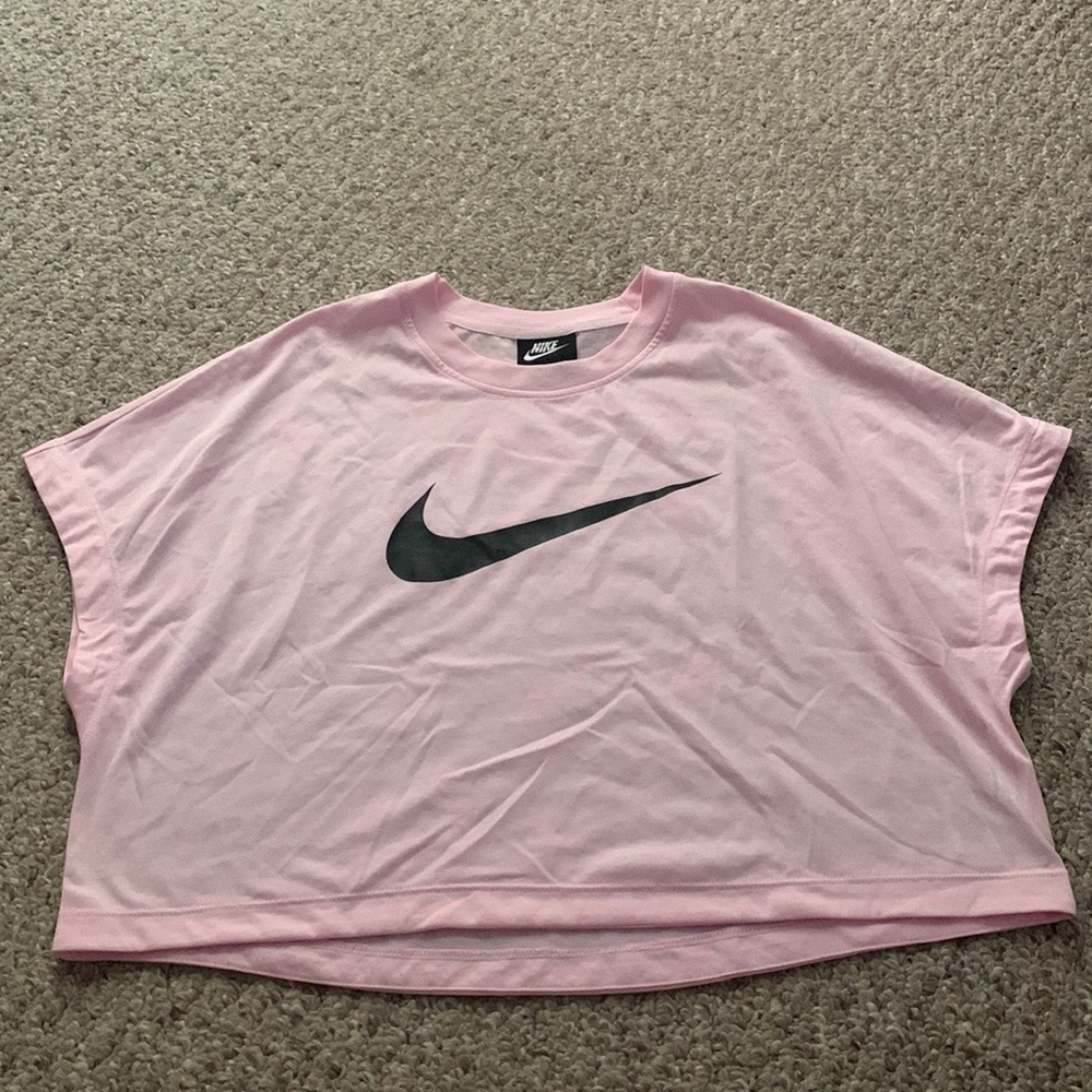 XL NIKE Workout or casual wear crop top!! Comfy and cotton! Only worn once!